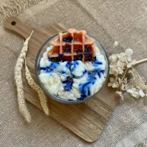 l'atelier-de-cha-bougie-caramel-myrtilles