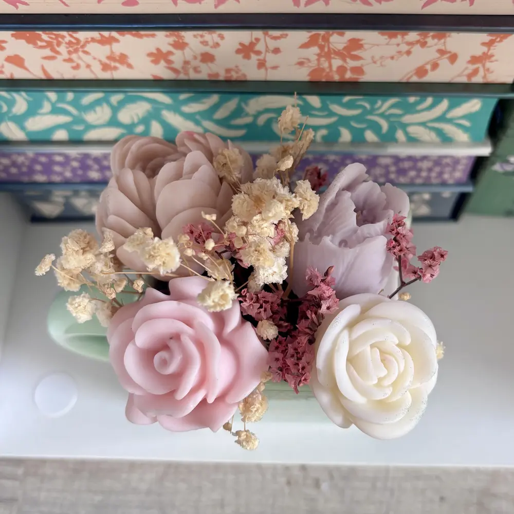 L'Atelier de bougie de cha bouquet livresque pastel